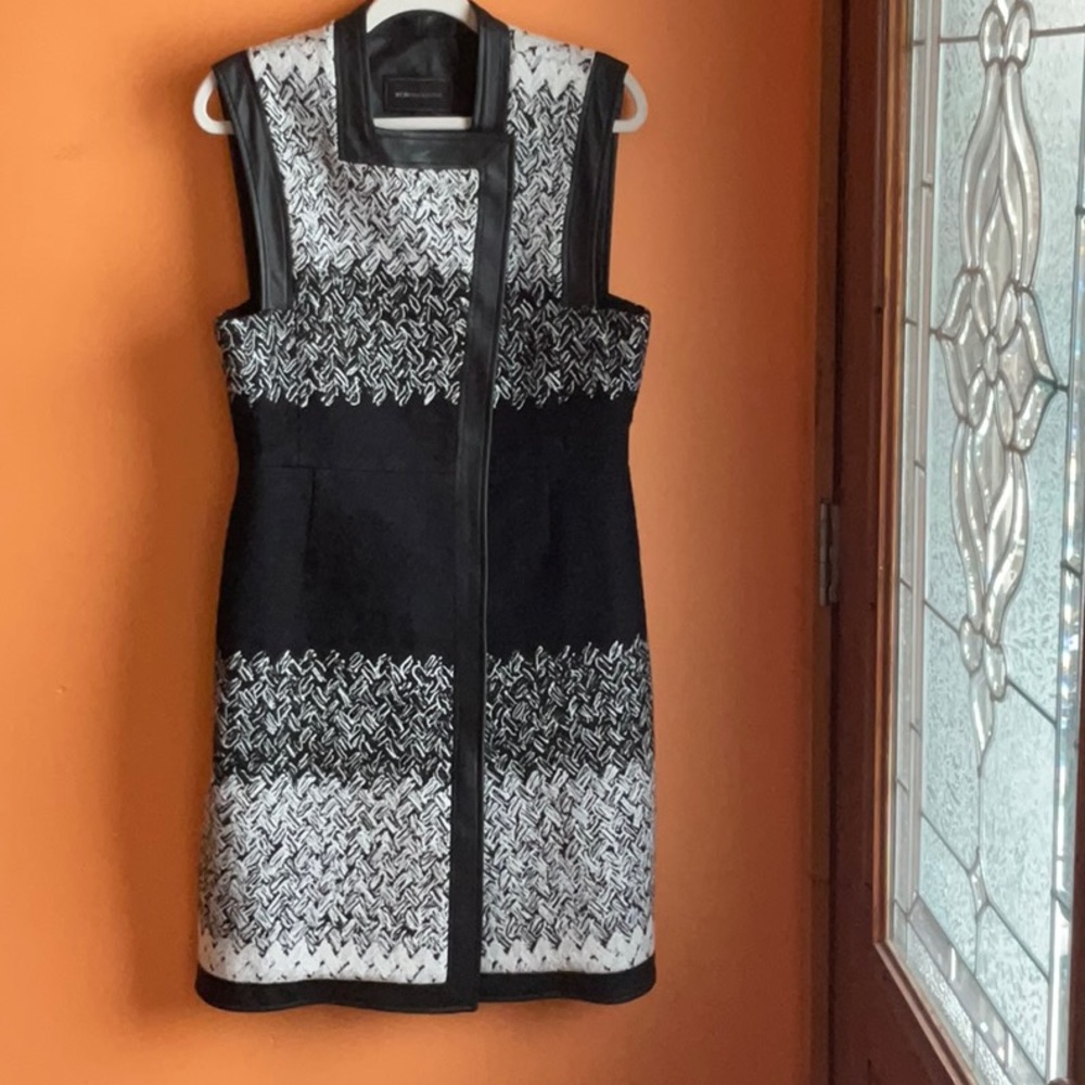 BCBGMAXAZRIA Black and White Coat Vest sz M